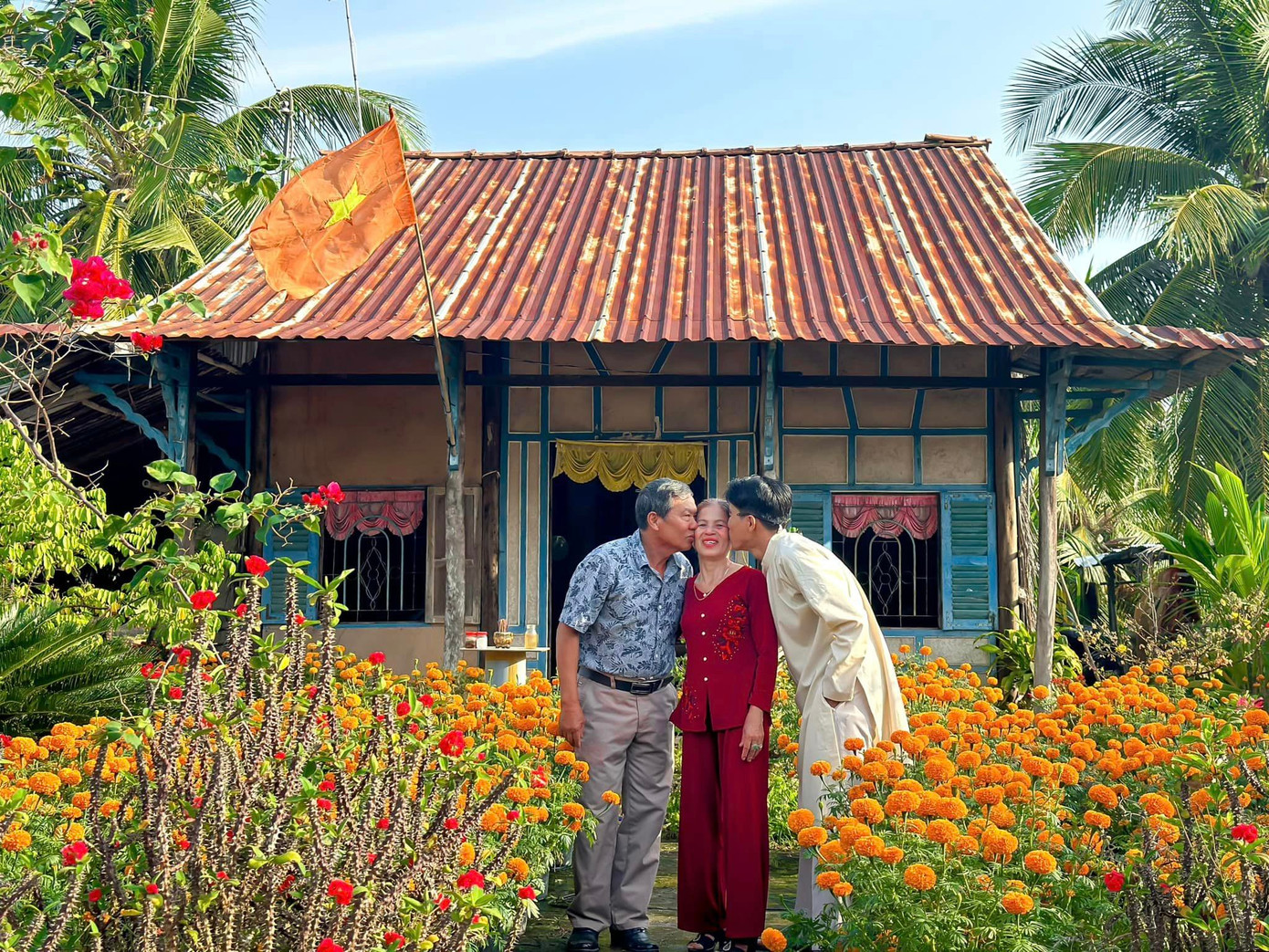 Bộ ảnh về gia đình của Đỗ Văn Tình đã gây ấn tượng mạnh đối với cộng đồng.