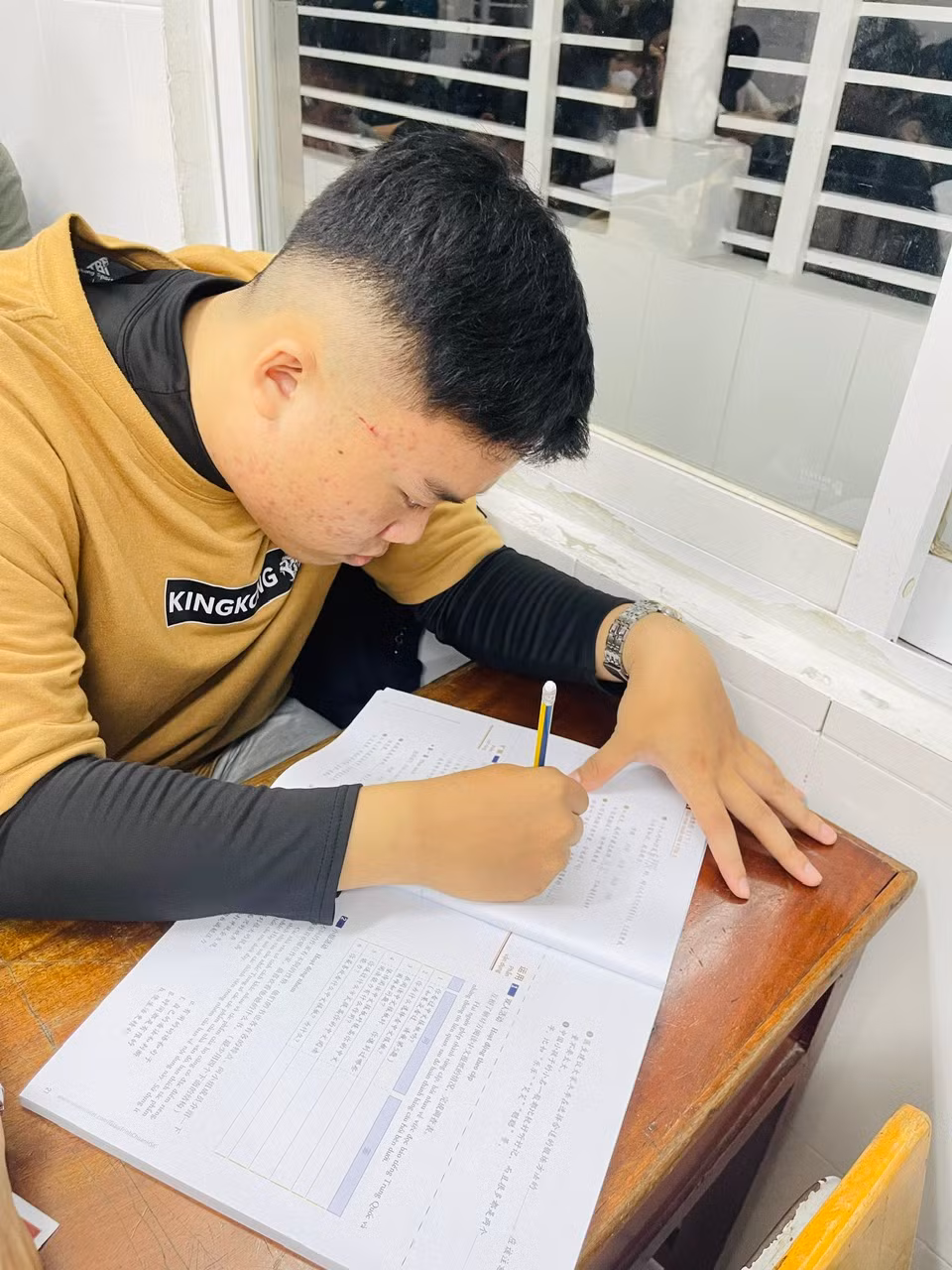 Hiện tại, Kim Chul dành thời gian buổi tối học thêm ngôn ngữ Trung.