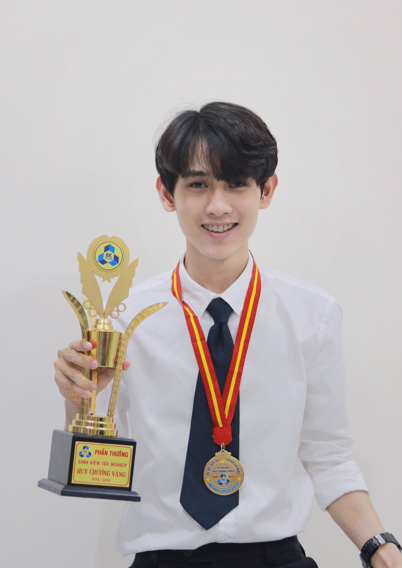 Nhật từng đạt thành tích thủ khoa, nhận Huy chương Vàng ngành Kỹ thuật Hàng không, tại trường ĐH Bách khoa (ĐHQG TP. HCM).