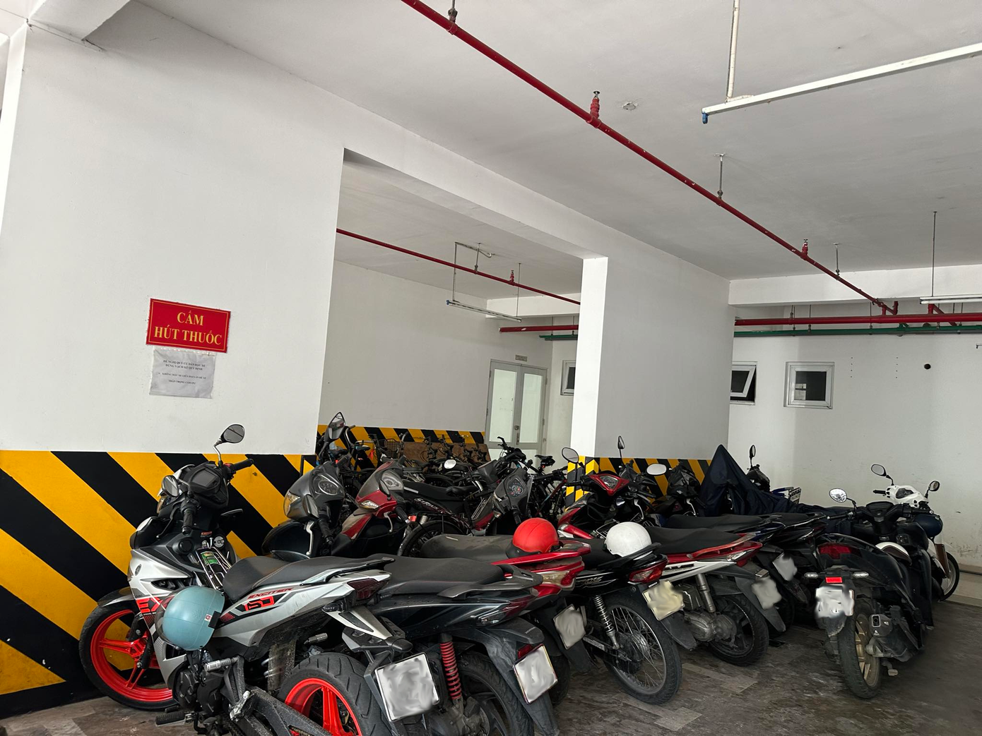 Còn với các dòng xe điện, hãy chỉ sạc điện tại các điểm được quy hoạch làm khu vực sạc xe, có nhân viên quản lý theo dõi quá trình sạc. Còn với các dòng xe điện, hãy chỉ sạc điện tại các điểm được quy hoạch làm khu vực sạc xe, có nhân viên quản lý theo dõi quá trình sạc.