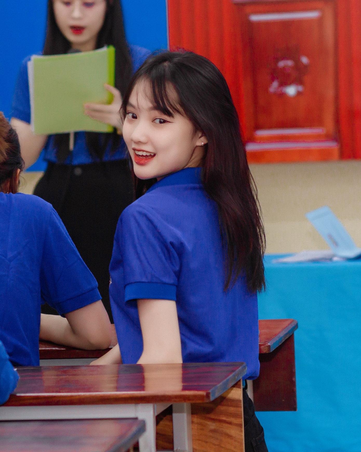 Ngoài bảng điểm học tập tốt, Hồng Nhung còn là cán bộ Đoàn năng nổ, nhiệt huyết. Ngoài bảng điểm học tập tốt, Hồng Nhung còn là cán bộ Đoàn năng nổ, nhiệt huyết.