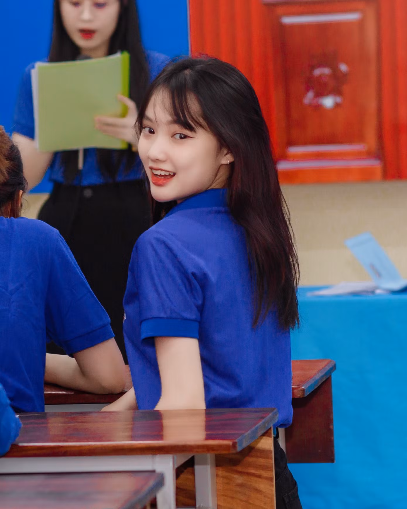 Ngoài bảng điểm học tập tốt, Hồng Nhung còn là cán bộ Đoàn năng nổ, nhiệt huyết.