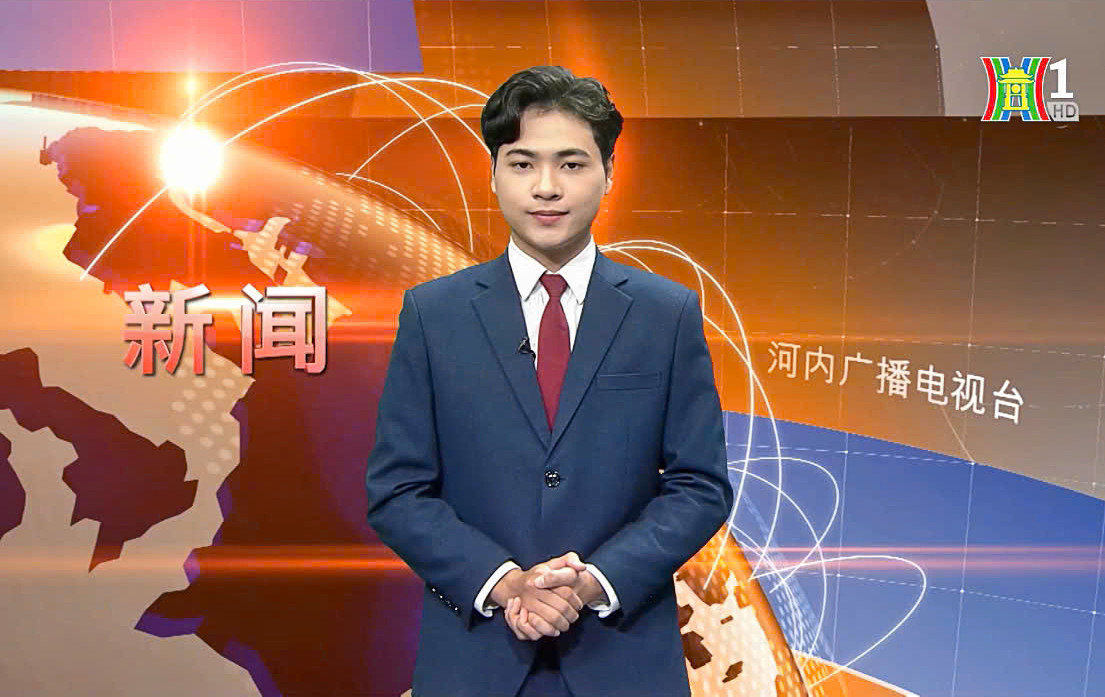 Khả năng dẫn bản tin lưu loát, thần thái tự tin là những điểm cộng ở Bách. Khả năng dẫn bản tin lưu loát, thần thái tự tin là những điểm cộng ở Bách.