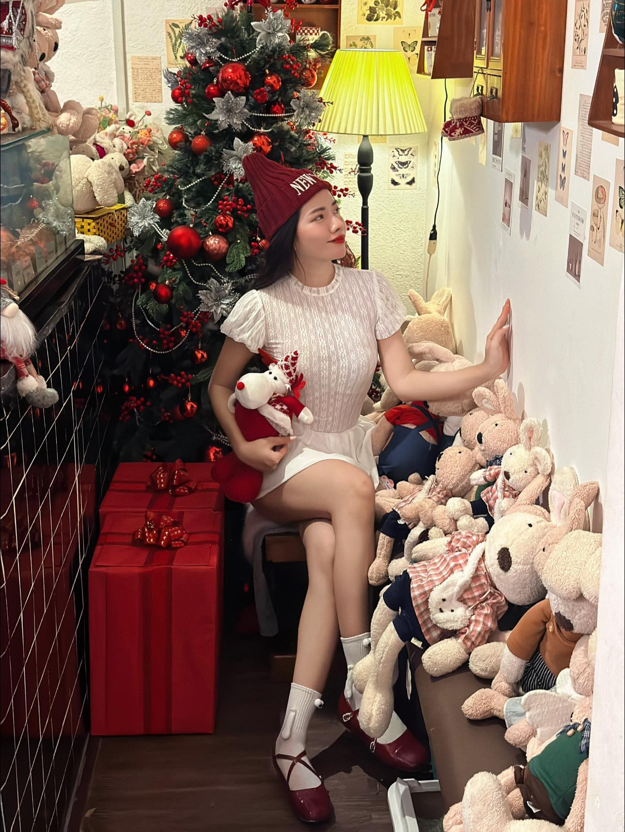 "Tháng cuối năm, quán sẽ rất đông nên mình tranh thủ đến check-in sớm", Thảo chia sẻ