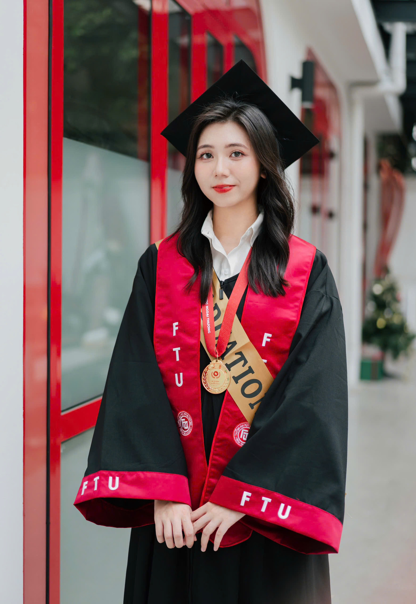 Thu Trang và khoảnh khắc đẹp tại lễ tốt nghiệp trường ĐH Ngoại thương. Thu Trang và khoảnh khắc đẹp tại lễ tốt nghiệp trường ĐH Ngoại thương.