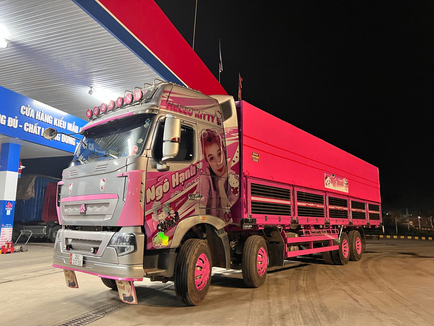 'Con xe' màu hồng đáng yêu của Mỹ Hạnh. 'Con xe' màu hồng đáng yêu của Mỹ Hạnh.