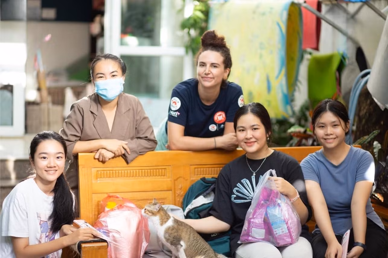 Khánh Ngân là thành viên sáng lập tổ chức phi lợi nhuận cứu trợ động vật "Furever Home" Khánh Ngân là thành viên sáng lập tổ chức phi lợi nhuận cứu trợ động vật "Furever Home"