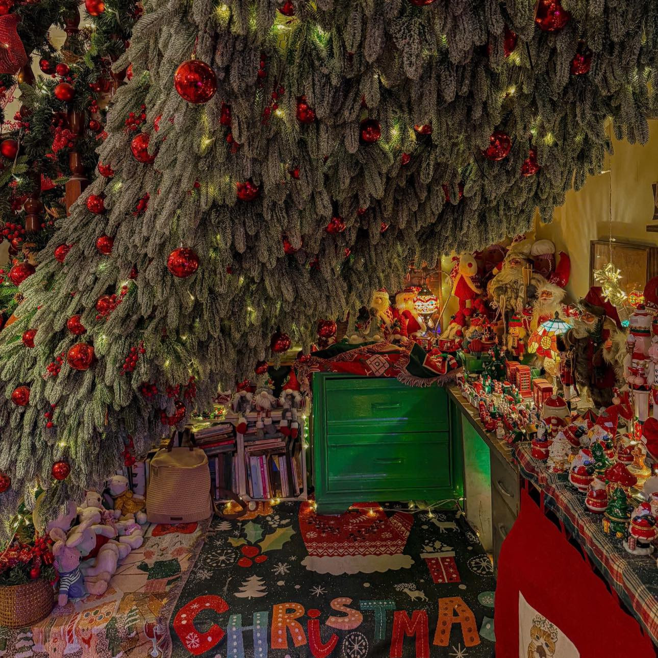 Ngay từ đầu tháng Mười, nhiều quán cà phê tại TP. HCM đã bắt đầu trang hoàng theo chủ đề Giáng sinh.