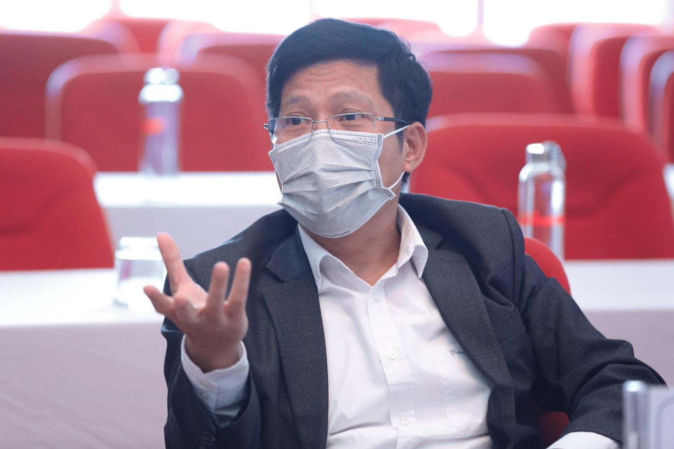 Tọa đàm trực tuyến: Những chiến sĩ áo trắng trở về từ tâm dịch ảnh 11