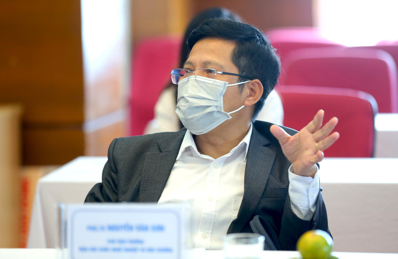 Tọa đàm trực tuyến: Những chiến sĩ áo trắng trở về từ tâm dịch ảnh 6