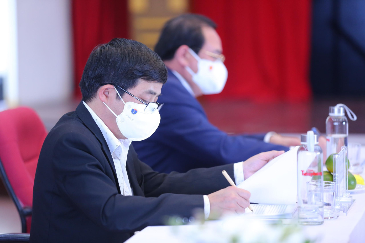 Tọa đàm trực tuyến: Những chiến sĩ áo trắng trở về từ tâm dịch ảnh 8