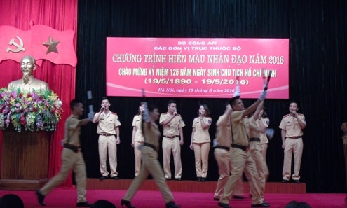 Tuổi trẻ công an tham gia hiến máu nhân đạo ảnh 1