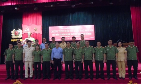 Tuổi trẻ công an tham gia hiến máu nhân đạo ảnh 2