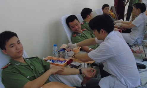 Tuổi trẻ công an tham gia hiến máu nhân đạo ảnh 7