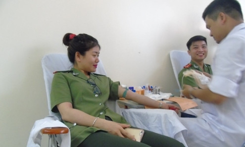 Tuổi trẻ công an tham gia hiến máu nhân đạo ảnh 5