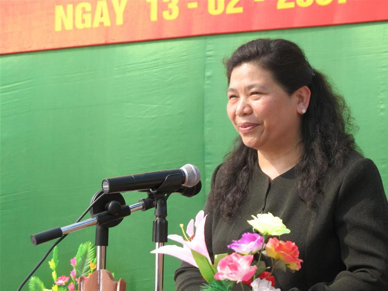 Đồng chí Tòng Thị Phóng- Bí thư TW Đảng: “Tôi hoan nghênh cuộc vận động xây cầu Chôm Lôm của báo Tiền phong”. Tổng Biên tập Dương Xuân Nam: “Xin cảm ơn các nhà hảo tâm, bạn đọc trong và ngoài nước đã ủng hộ cuộc vận động của báo. Cảm ơn lãnh đạo Tỉnh uỷ, UBND tỉnh, Đài PTTH và Tỉnh Đoàn Nghệ An đã hỗ trợ tích cực để dự án cầu Chôm Lôm sớm được khởi động”. Chủ tịch tỉnh Phan Đình Trạc: “Chúng ta đã biến đau thương thành hành động thiết thực”. Người dân Lạng Khê đón nhận tin xây cầu. Trong nay mai, các em học sinh ở bên kia bến Chôm Lôm không còn phải “qua sông luỵ đò”. Những nhát xẻng đầu tiên khai phá con đường mới ở Lạng Khê. Địa điểm xây dựng cầu Chôm Lôm