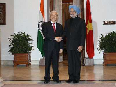 Tổng Bí thư Nguyễn Phú Trọng hội đàm với Thủ tướng Cộng hòa Ấn Độ Manmohan Singh.tại Dinh Thủ tướng ở Thủ đô New Delhi. Tổng Bí thư Nguyễn Phú Trọng hội đàm với Thủ tướng Cộng hòa Ấn Độ Manmohan Singh.tại Dinh Thủ tướng ở Thủ đô New Delhi