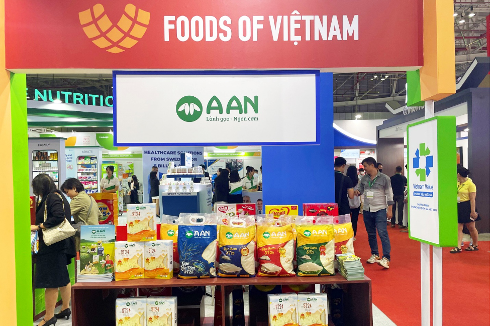 Các sản phẩm gạo A An được trưng bày tại Triển lãm quốc tế Công nghiệp Thực phẩm Việt Nam 2022 cùng với các sản phẩm THQG khác