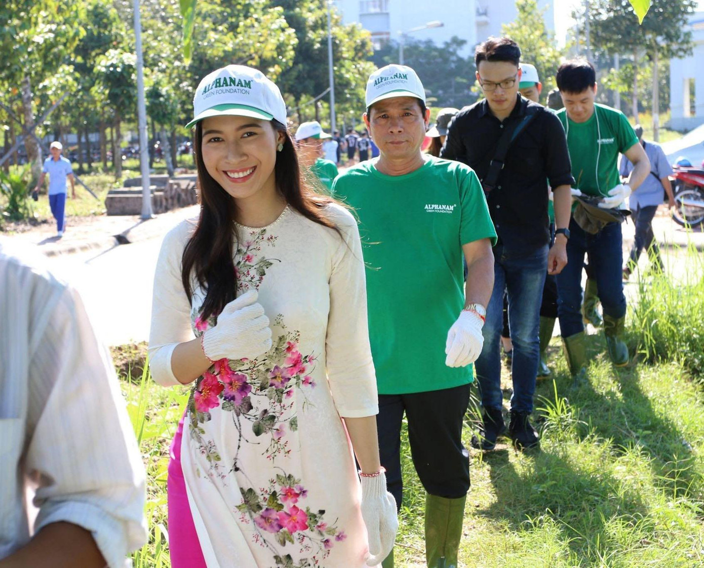 Nhà sáng lập trẻ tuổi của Alphanam Green Foundation trong chiến dịch “Vì một An Giang Xanh – Sạch – Đẹp”