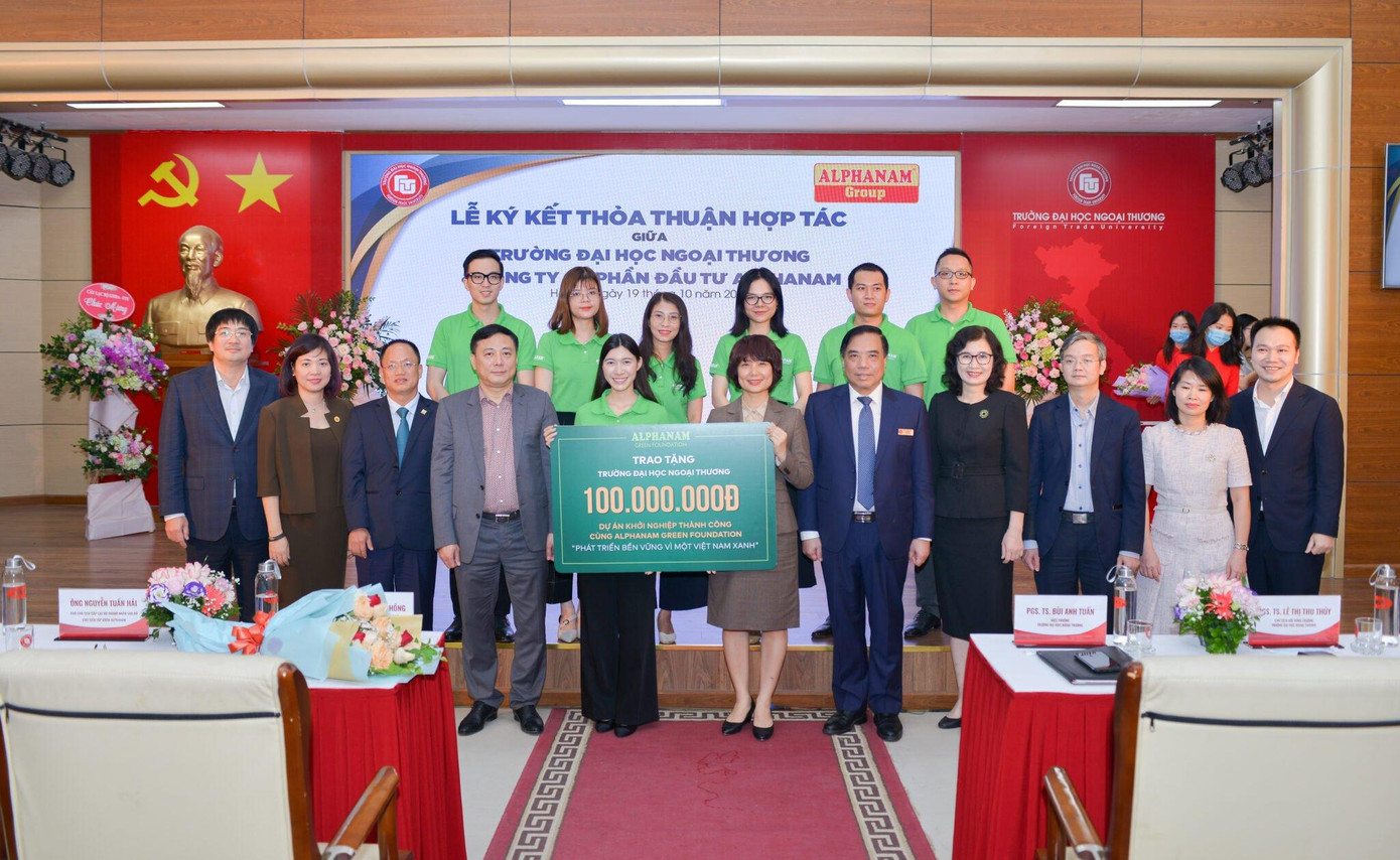 Chị Ngọc Mỹ và Tập đoàn Alphanam hỗ trợ Trường Đại học Ngoại Thương trong chương trình khởi nghiệp