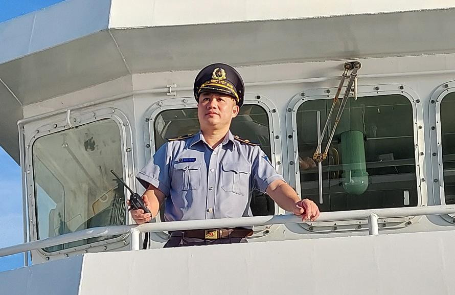 Ông Nguyễn Phú Quốc, Phó Cục trưởng Cục Kiểm ngư chỉ đạo hoạt động tuần tra, kiểm tra, kiểm soát của lực lược kiểm ngư trên biển