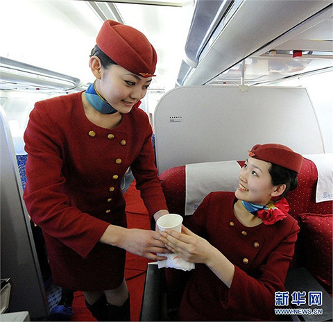 Ngay cả cung cách phục vụ cũng phải trải qua luyện tập từng động tác nhỏ