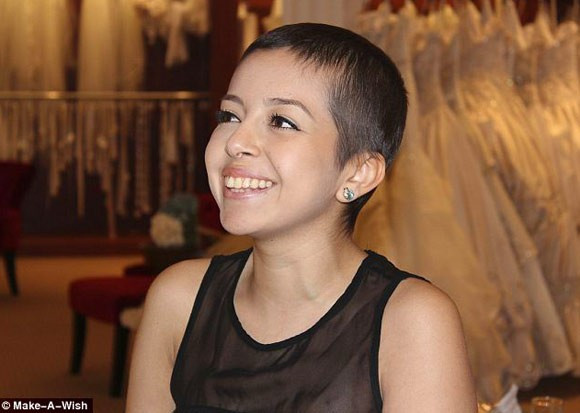  Cô gái trẻ đang tràn đầy nhựa sống này đã rất suy sụp nhưng nhờ có gia đình, đặc biệt là người bạn trai Daniel Mendez vẫn luôn kề vai sát cánh động viên, Leslie đã luôn lạc quan và mạnh mẽ chống chọi với căn bệnh quái ác. Từ ngày bạn gái vào viện, Daniel dành phần lớn thời gian của mình để ở bên cô