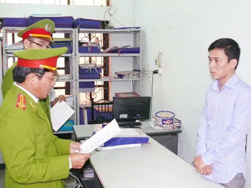  Công an tỉnh Thanh Hóa đọc lệnh bắt tạm giam Trịnh Anh Tuấn