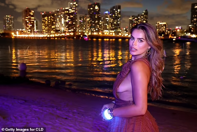 Cô là người giành chiến thắng trong cuộc thi tìm kiếm người mẫu của SI Swimsuit năm 2019 và trở thành "gà cưng" của ấn phẩm này đến nay.