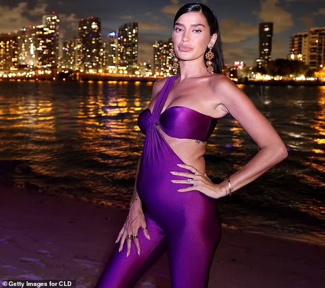 Nicole Williams English đang mang thai con đầu lòng với ông xã là cựu cầu thủ bóng bầu dục Larry English.