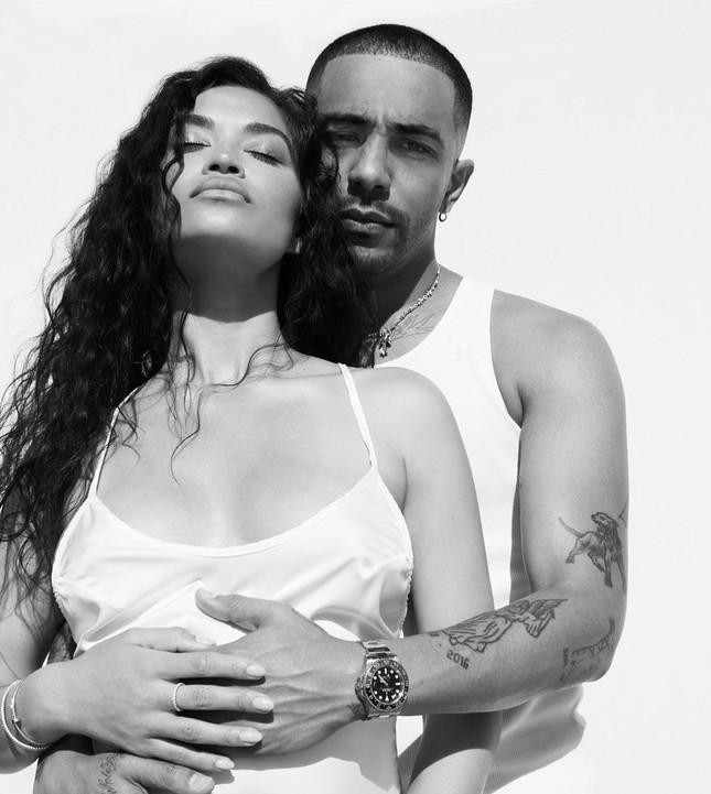 Hình ảnh Matthew Adesuyan ôm bạn gái được anh đăng tải lên trang cá nhân nhân Ngày của Mẹ.