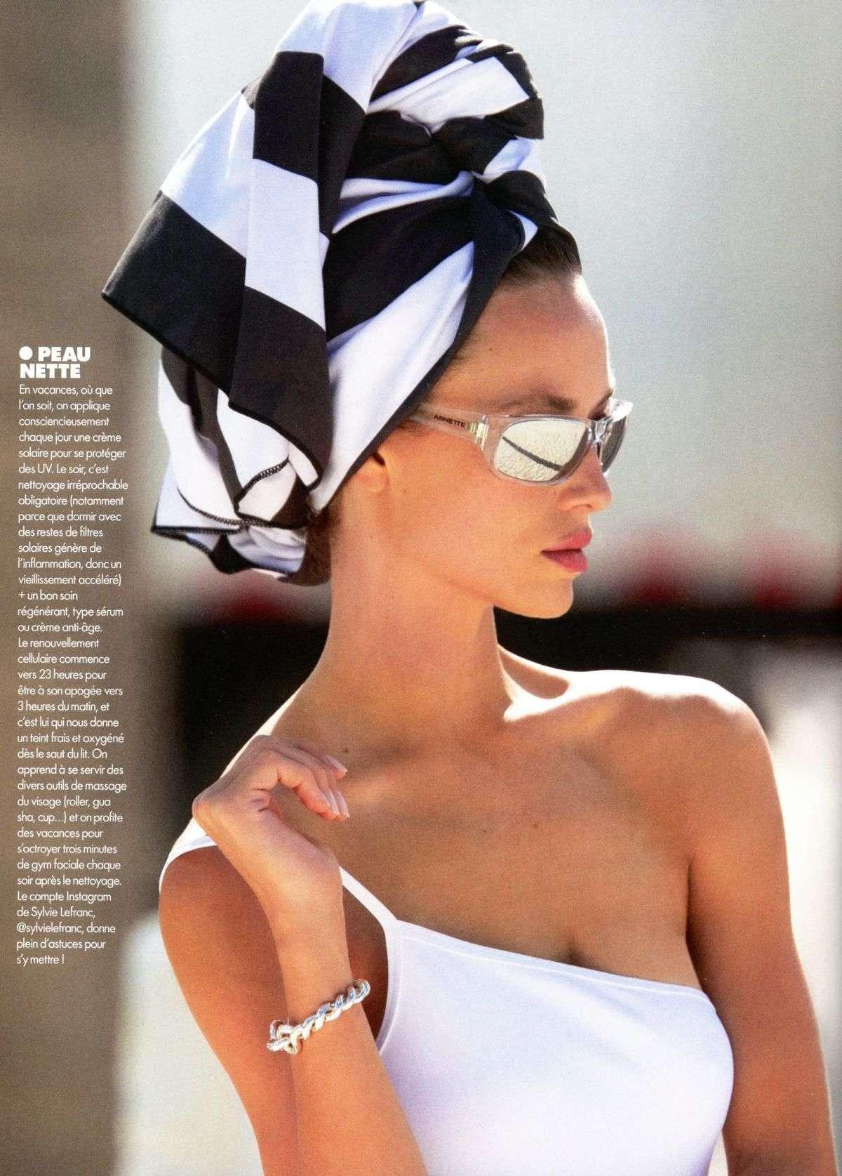 Cô sở hữu thể hình lý tưởng với chiều cao 1m77 và số đo 3 vòng 91-61-89. Cô sở hữu thể hình lý tưởng với chiều cao 1m77 và số đo 3 vòng 91-61-89.