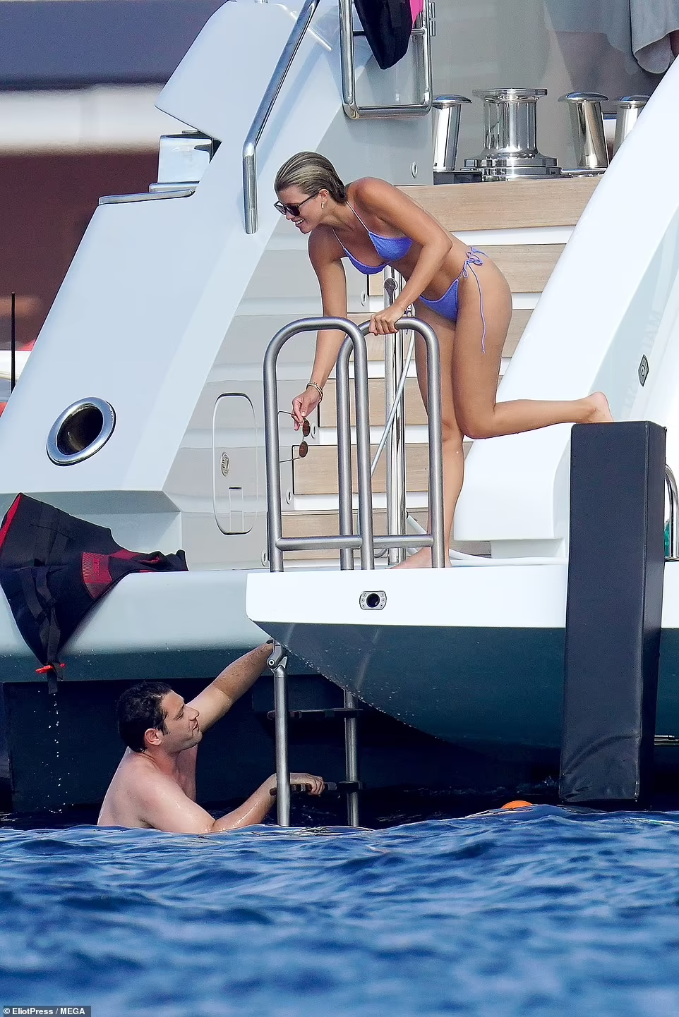 Người hâm mộ đang mong chờ đám cưới lãng mạn của cặp đôi.