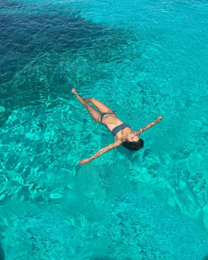 Ambra Gutierrez hiện nổi tiếng với vai trò người mẫu, doanh nhân và nhà hoạt động xã hội.