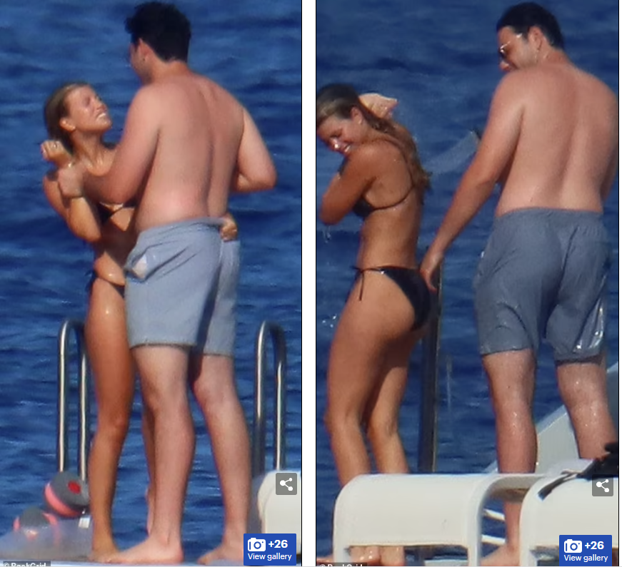 Sofia Richie và Elliot Grainge trước khi trở thành người yêu đã là bạn bè. Quan hệ của cặp đôi ngày càng trở nên thân mật sau khi nàng mẫu 9x chia tay Scott Disick.