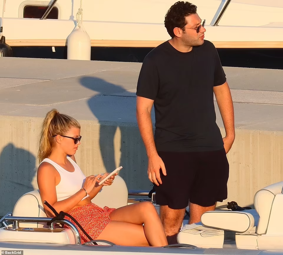 Trước khi đến với mối tình hiện tại, Sofia Richie từng gắn bó với nhiều sao đình đám như Brooklyn - cậu cả nhà Beckham, "trai hư" Scott Disick hay con trai tài tử Will Smith là Jaden Smith...