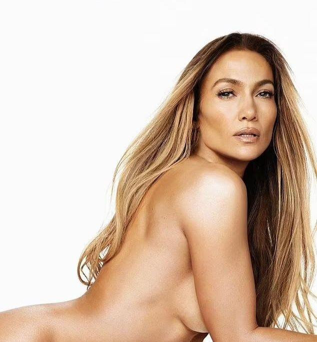 Jennifer Lopez bước sang tuổi 53 vào ngày 24/7 và để kỷ niệm dịp này nữ ca sĩ đình đám thế giới đã tung hình ảnh khỏa thân, cũng như video nóng bỏng ra mắt dự án kinh doanh mới.