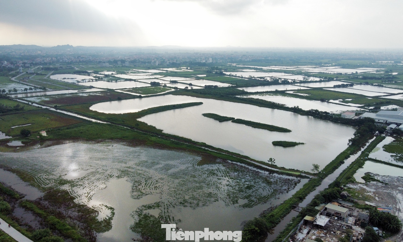 Được giao hàng trăm ha đất để thực hiện dự án Khu đô thị sinh thái Đồng Mai, nhưng sau gần 20 năm dự án vẫn “trên giấy”. Được giao hàng trăm ha đất để thực hiện dự án Khu đô thị sinh thái Đồng Mai, nhưng sau gần 20 năm dự án vẫn “trên giấy”.