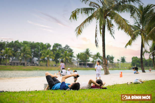 Cảnh sinh hoạt của người dân sinh sống ở khu Đông Hà Nội. Ảnh: Vi Văn Thuỷ.