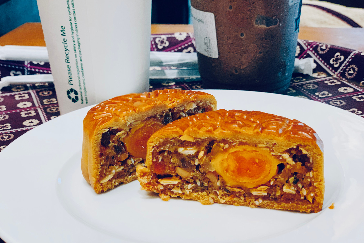 Bánh Trung thu Tomyum hải sản giá cao - 169.000 đồng/chiếc - nhưng thuộc top mặt hàng bán chạy của cửa hàng.