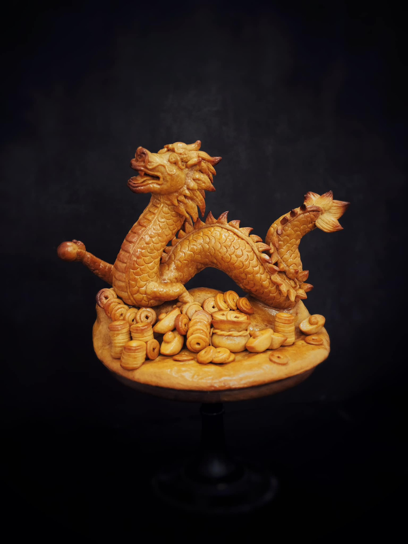 Bánh Trung thu điêu khắc có nhân nhuyễn ngọt như đậu xanh, hạt sen, trà xanh,… Bánh Trung thu điêu khắc có nhân nhuyễn ngọt như đậu xanh, hạt sen, trà xanh,…