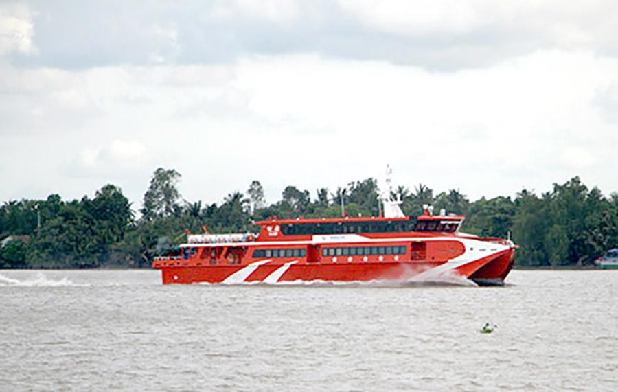 Tàu cao tốc tuyến Cần Thơ - Côn Đảo hoạt động trên sông Hậu. Tàu cao tốc tuyến Cần Thơ - Côn Đảo hoạt động trên sông Hậu.