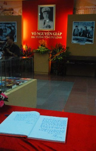 Những dòng lưu bút thể hiện cảm xúc với Đại tướng