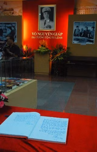 Những dòng lưu bút thể hiện cảm xúc với Đại tướng