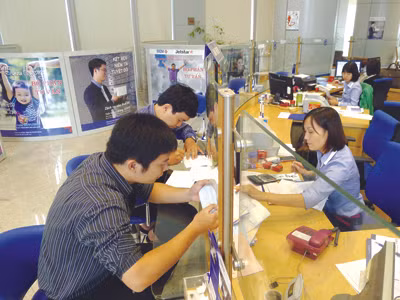 Lợi ích của ngân hàng điện tử đem lại là rất lớn cho khách hàng. Ảnh: Xuân Phú