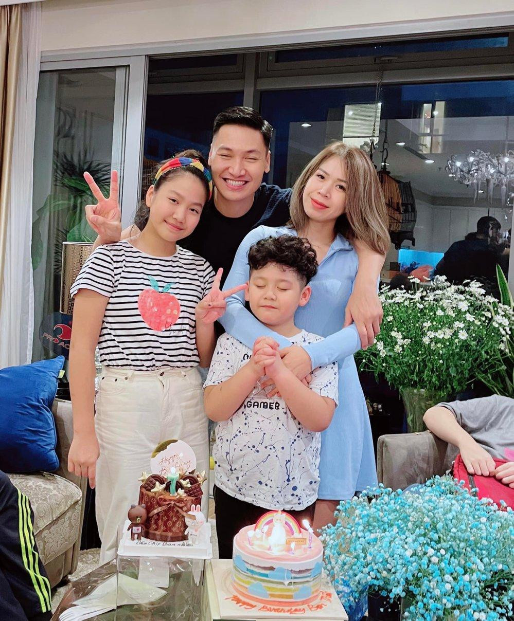 Mạnh Trường luôn là một người chồng, người cha chuẩn mực.