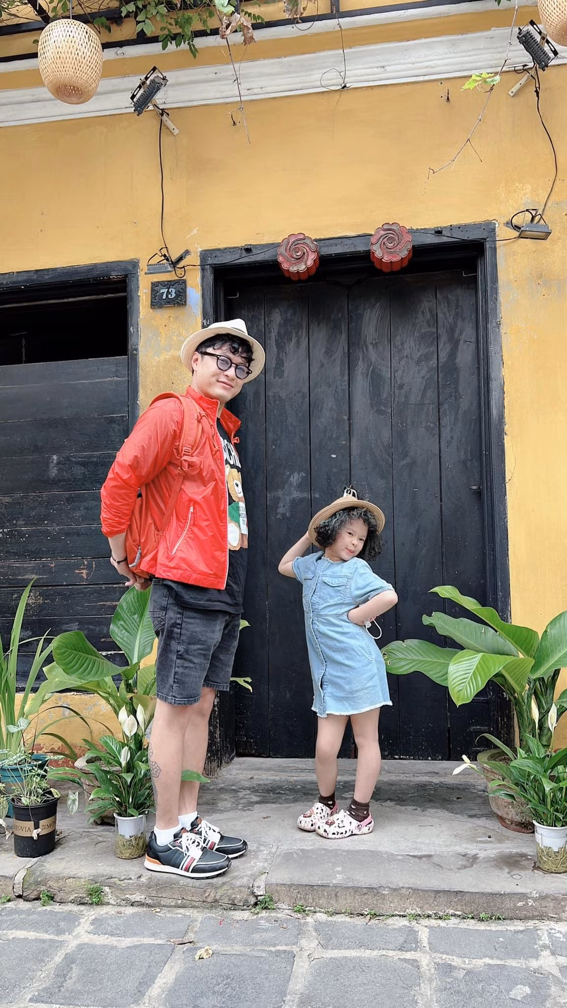 Biểu cảm "khó đỡ" của nhóc tì nhà Hồng Đăng.