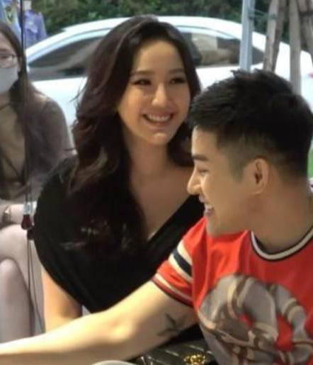 Nhan sắc của Bảo Thy thu hút sự chú ý của cộng đồng mạng. Nhan sắc của Bảo Thy thu hút sự chú ý của cộng đồng mạng.