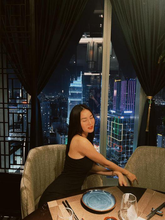 Cô không bao giờ ngại đăng những khoảnh khắc "dìm bản thân" trên mạng xã hội. Cô không bao giờ ngại đăng những khoảnh khắc "dìm bản thân" trên mạng xã hội.