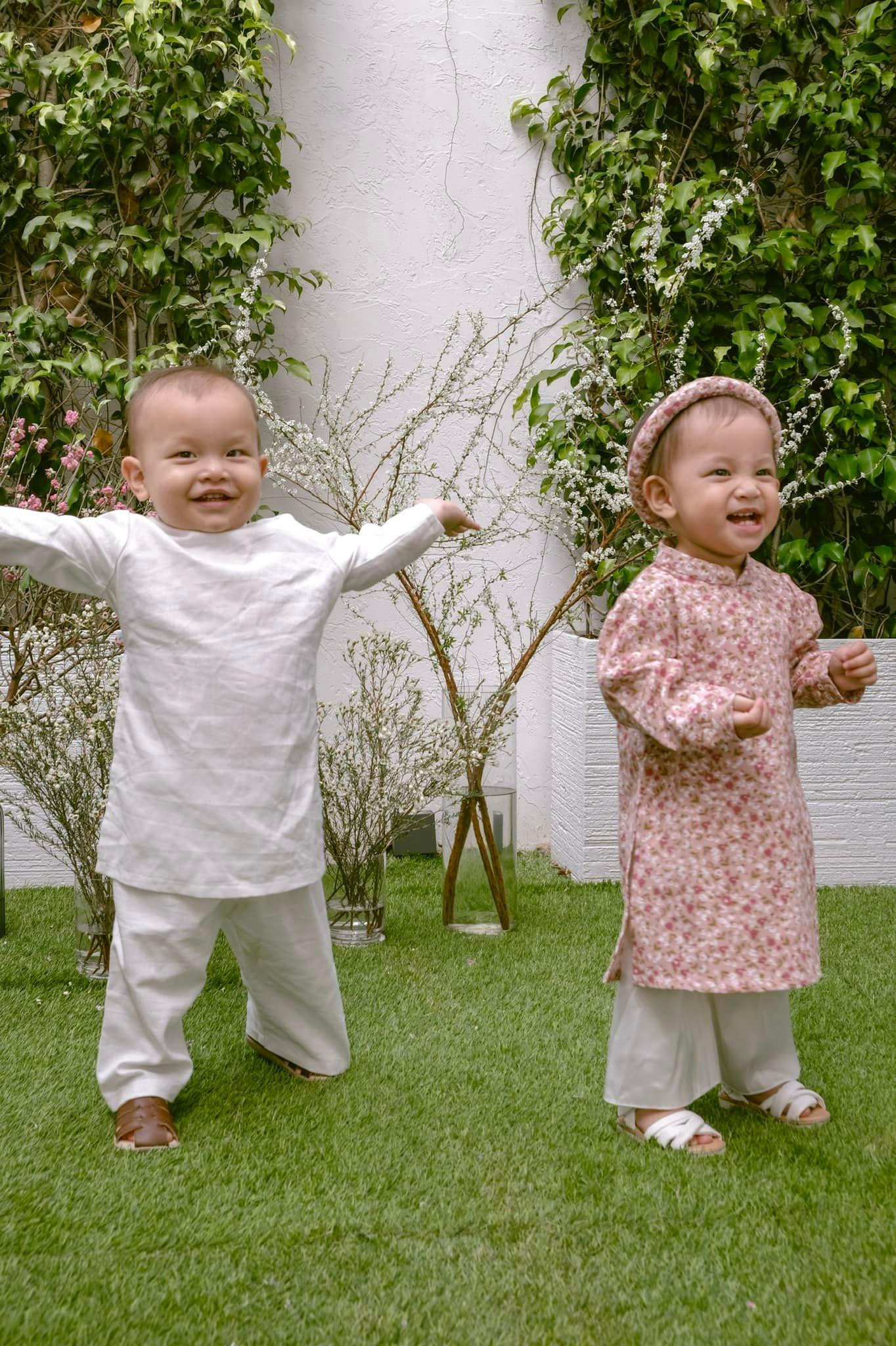 Độ dễ thương "không đùa được đâu" của hai chị em "đốn tim" cộng đồng mạng. Độ dễ thương "không đùa được đâu" của hai chị em "đốn tim" cộng đồng mạng.